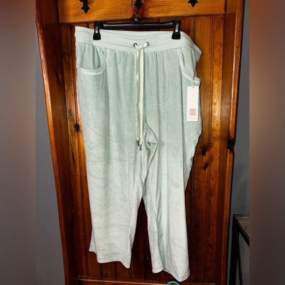 Lularoe cozy collection crystal capris size‎ 2X new - Picture 1 of 5